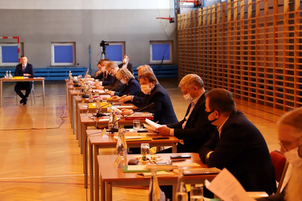 Nadzwyczajna sesja rady miasta w SP 10 [28.04.2020] - zdjęcie #76 - eOstroleka.pl