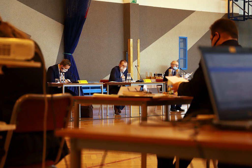 Nadzwyczajna sesja rady miasta w SP 10 [28.04.2020] - zdjęcie #79 - eOstroleka.pl