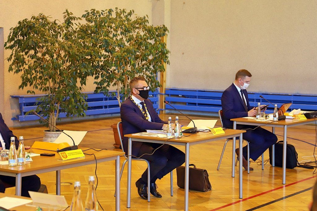 Nadzwyczajna sesja rady miasta w SP 10 [28.04.2020] - zdjęcie #70 - eOstroleka.pl