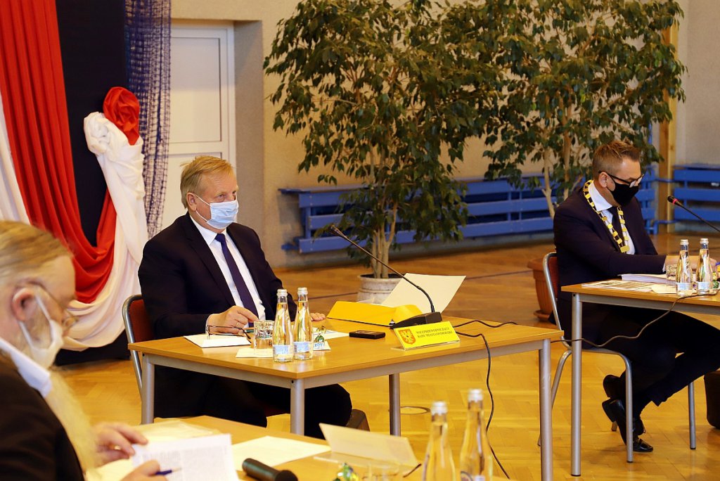 Nadzwyczajna sesja rady miasta w SP 10 [28.04.2020] - zdjęcie #81 - eOstroleka.pl