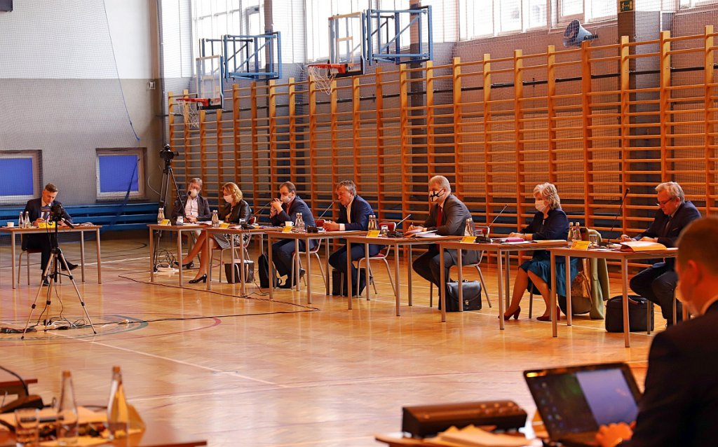 Nadzwyczajna sesja rady miasta w SP 10 [28.04.2020] - zdjęcie #106 - eOstroleka.pl
