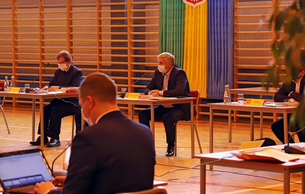 Nadzwyczajna sesja rady miasta w SP 10 [28.04.2020] - zdjęcie #14 - eOstroleka.pl