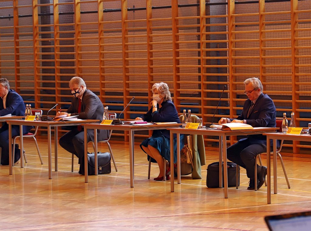 Nadzwyczajna sesja rady miasta w SP 10 [28.04.2020] - zdjęcie #108 - eOstroleka.pl