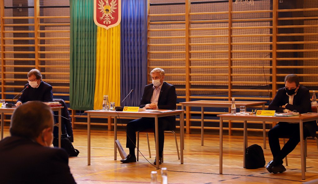 Nadzwyczajna sesja rady miasta w SP 10 [28.04.2020] - zdjęcie #12 - eOstroleka.pl