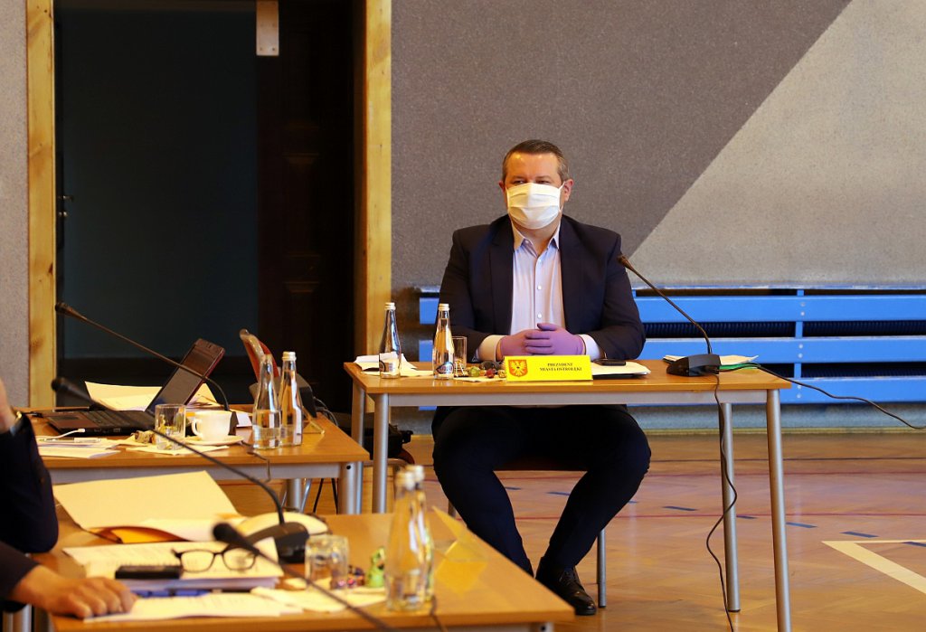 Nadzwyczajna sesja rady miasta w SP 10 [28.04.2020] - zdjęcie #3 - eOstroleka.pl