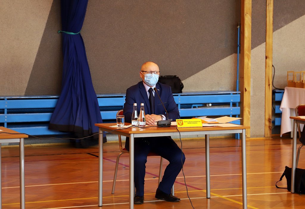 Nadzwyczajna sesja rady miasta w SP 10 [28.04.2020] - zdjęcie #1 - eOstroleka.pl