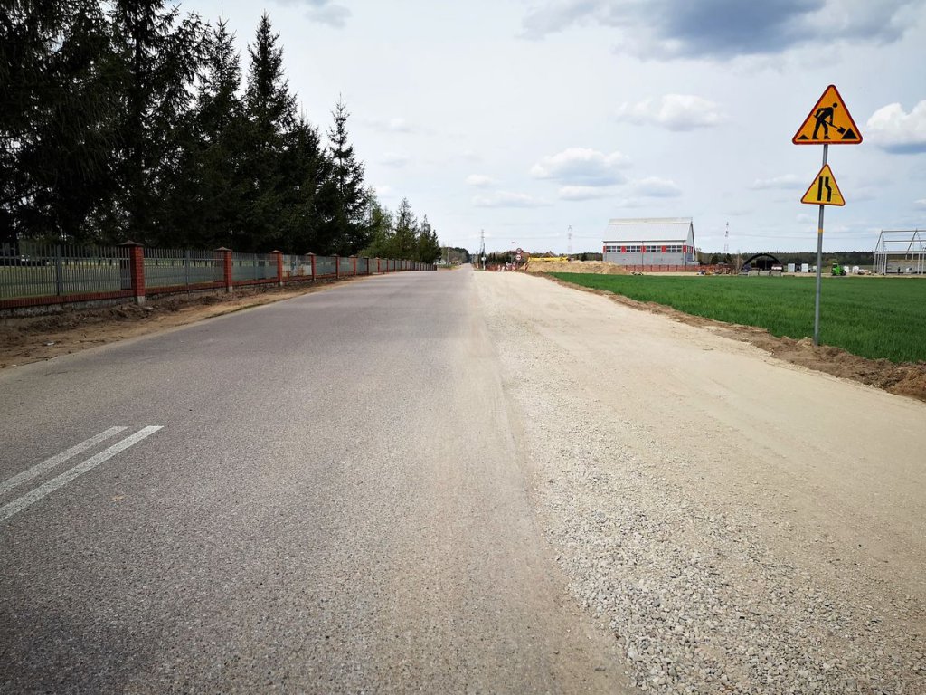 Trwa rozbudowa drogi Laskowiec – Ołdaki [12.05.2020] - zdjęcie #6 - eOstroleka.pl