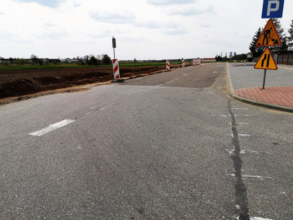Trwa rozbudowa drogi Laskowiec – Ołdaki [12.05.2020] - zdjęcie #11 - eOstroleka.pl