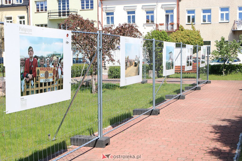 „Pielgrzym” - plenerowa wystawa o Papieżu Polaku do zobaczenia w Ostrołęce [15.05.2020] - zdjęcie #13 - eOstroleka.pl