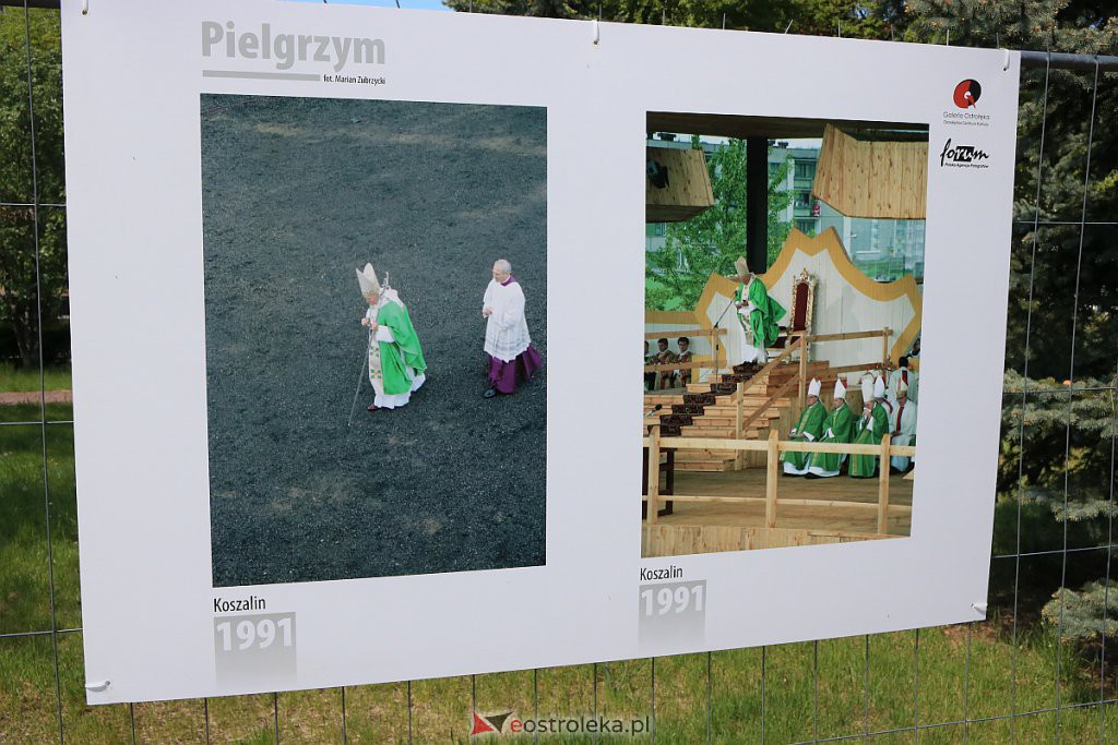 „Pielgrzym” - plenerowa wystawa o Papieżu Polaku do zobaczenia w Ostrołęce [15.05.2020] - zdjęcie #26 - eOstroleka.pl
