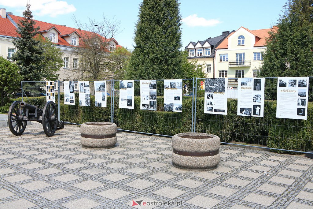 „Pielgrzym” - plenerowa wystawa o Papieżu Polaku do zobaczenia w Ostrołęce [15.05.2020] - zdjęcie #30 - eOstroleka.pl