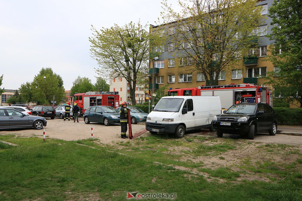 Pożar w bloku przy ulicy 11 Listopada [17.05.2020] - zdjęcie #1 - eOstroleka.pl