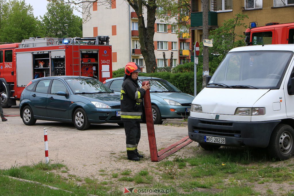 Pożar w bloku przy ulicy 11 Listopada [17.05.2020] - zdjęcie #2 - eOstroleka.pl