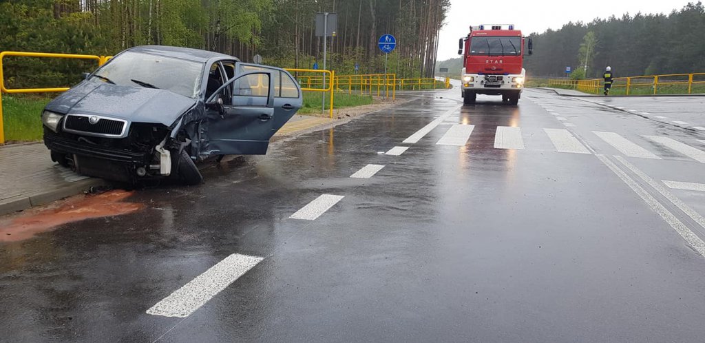 Wypadek w pobliżu Kobylina. Poszkodowana jedna osoba [19.05.2020] - zdjęcie #5 - eOstroleka.pl