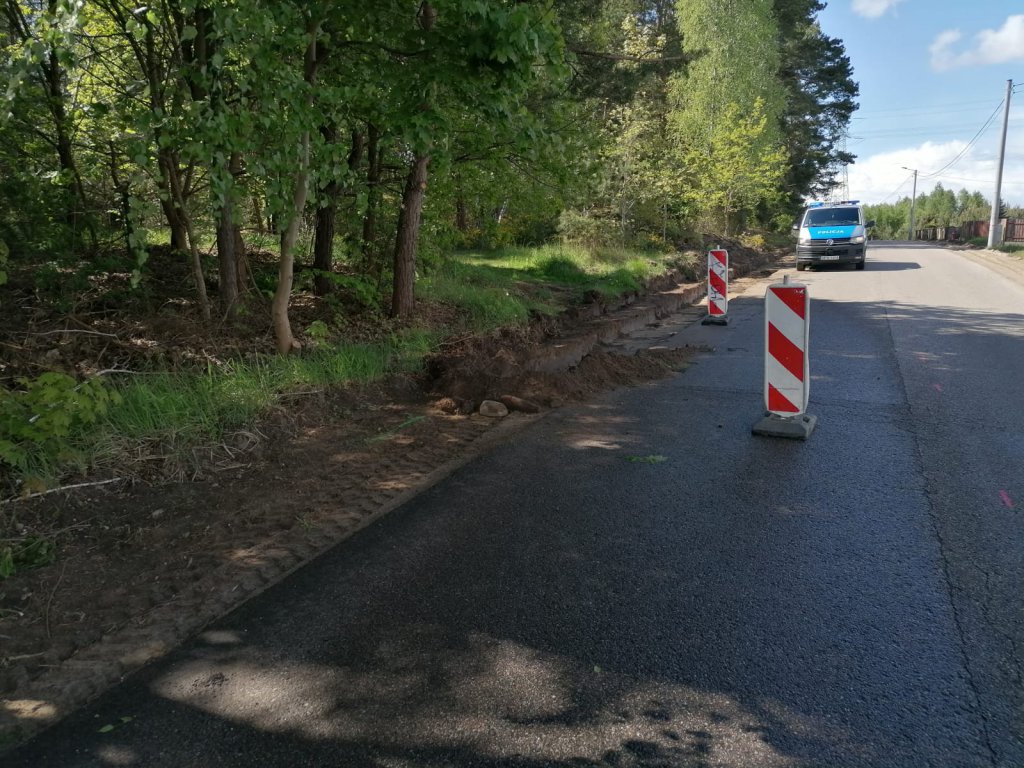 Niewybuch przy budowie drogi w pobliżu Zakładu Karnego w Przytułach Starych [25.05.2020] - zdjęcie #4 - eOstroleka.pl
