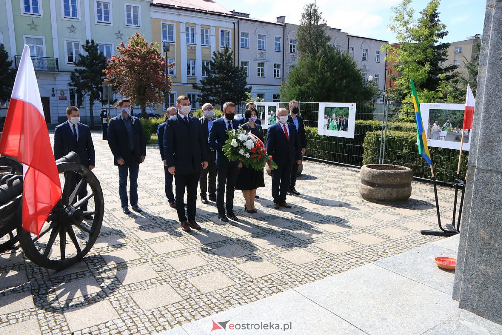 Dziś rocznica bitwy pod Ostrołęką. Samorządowcy oddali hołd bohaterowi walk [26.05.2020] - zdjęcie #2 - eOstroleka.pl