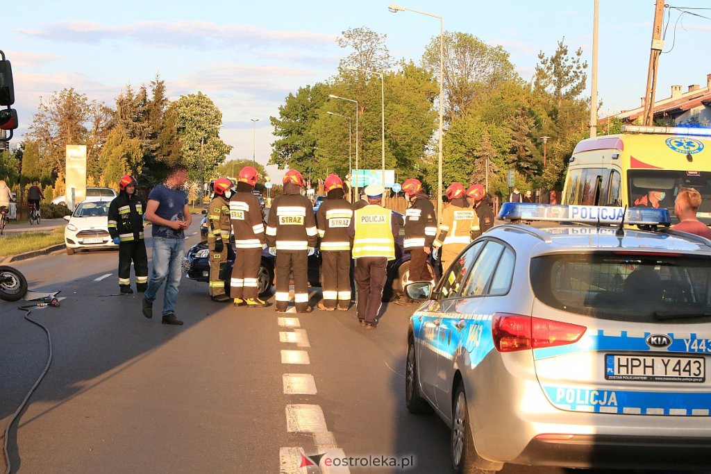 Poważny wypadek na 11 Listopada. Ciężko ranny motocyklista trafił do szpitala [26.05.2020] - zdjęcie #8 - eOstroleka.pl