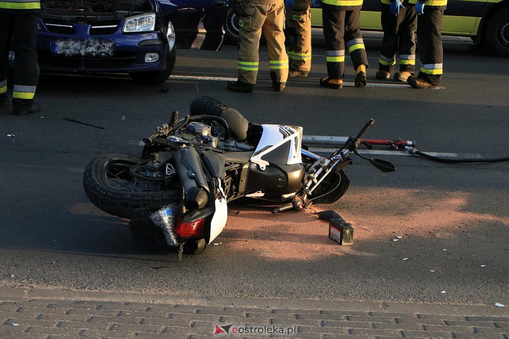 Poważny wypadek na 11 Listopada. Ciężko ranny motocyklista trafił do szpitala [26.05.2020] - zdjęcie #25 - eOstroleka.pl