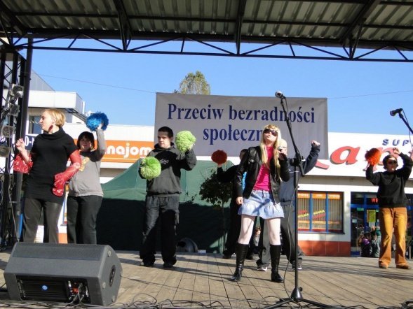 Dzień Walki z Ubóstwem (18.10.2010) - zdjęcie #6 - eOstroleka.pl
