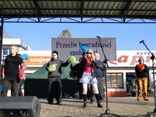 Dzień Walki z Ubóstwem (18.10.2010) - zdjęcie #5 - eOstroleka.pl