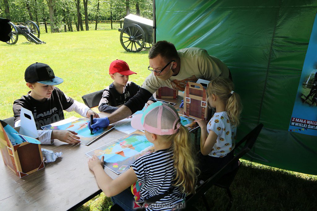 „Z małą walizką w wielki świat” – rodzinny piknik na Fortach Bema [06.06.2020] - zdjęcie #29 - eOstroleka.pl