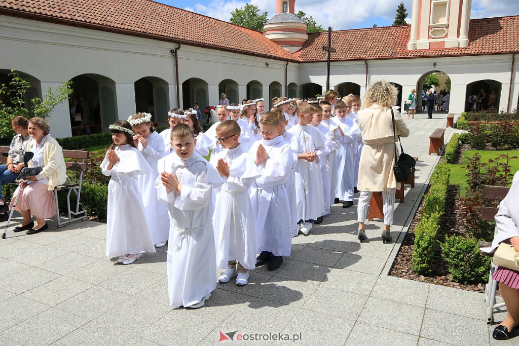 I Komunia św. w sanktuarium pw. św. Antoniego Padewskiego [06.06.2020] - zdjęcie #32 - eOstroleka.pl
