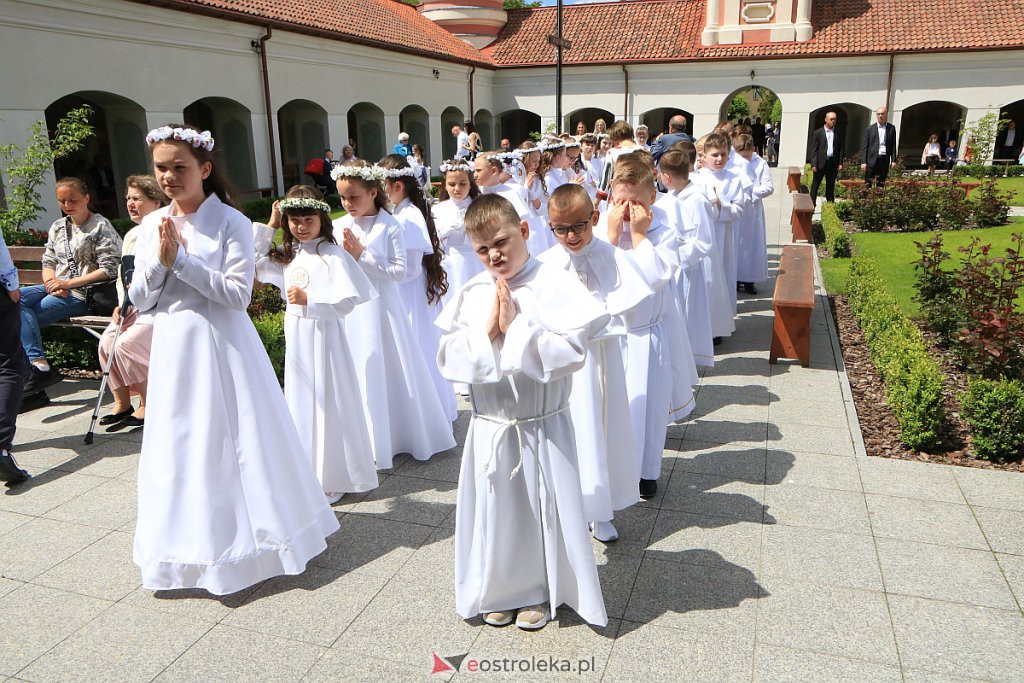 I Komunia św. w sanktuarium pw. św. Antoniego Padewskiego [06.06.2020] - zdjęcie #15 - eOstroleka.pl