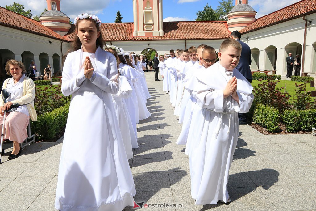 I Komunia św. w sanktuarium pw. św. Antoniego Padewskiego [06.06.2020] - zdjęcie #51 - eOstroleka.pl