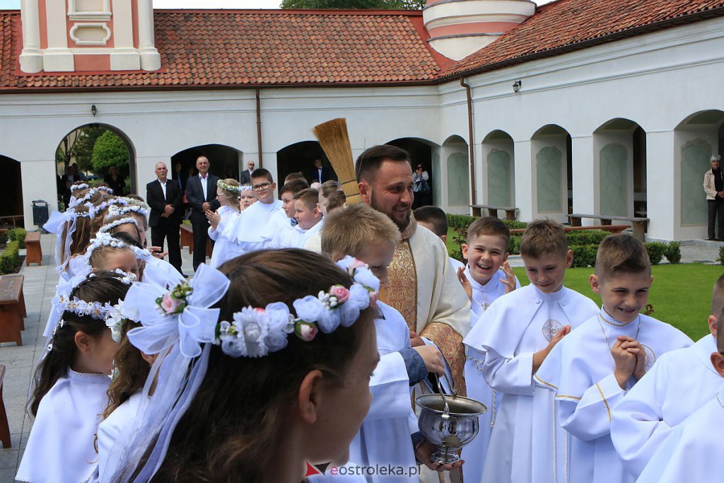I Komunia św. w sanktuarium pw. św. Antoniego Padewskiego [06.06.2020] - zdjęcie #29 - eOstroleka.pl