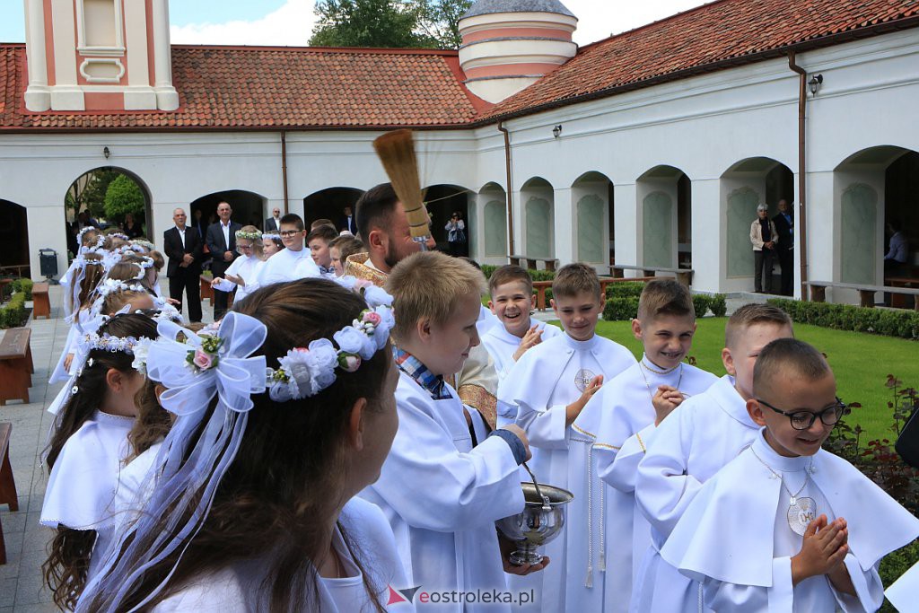 I Komunia św. w sanktuarium pw. św. Antoniego Padewskiego [06.06.2020] - zdjęcie #30 - eOstroleka.pl