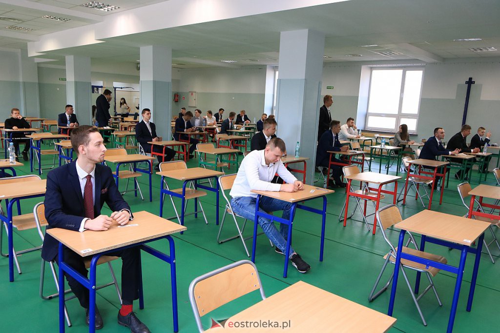 Matury 2020: Pierwszy dzień egzaminów i zmagania z językiem polskim [08.06.2020] - zdjęcie #1 - eOstroleka.pl