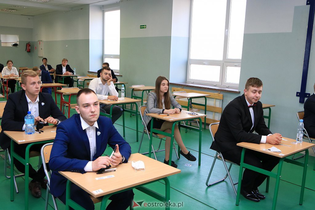Matury 2020: Pierwszy dzień egzaminów i zmagania z językiem polskim [08.06.2020] - zdjęcie #13 - eOstroleka.pl