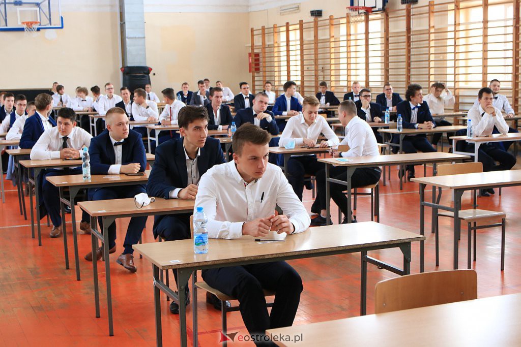 Matury 2020: Pierwszy dzień egzaminów i zmagania z językiem polskim [08.06.2020] - zdjęcie #17 - eOstroleka.pl