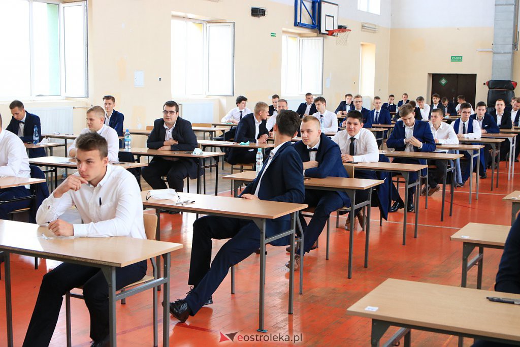 Matury 2020: Pierwszy dzień egzaminów i zmagania z językiem polskim [08.06.2020] - zdjęcie #21 - eOstroleka.pl