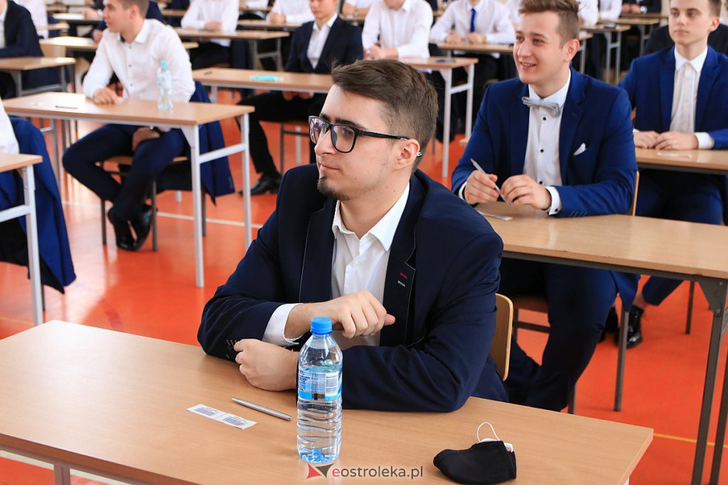 Matury 2020: Pierwszy dzień egzaminów i zmagania z językiem polskim [08.06.2020] - zdjęcie #45 - eOstroleka.pl