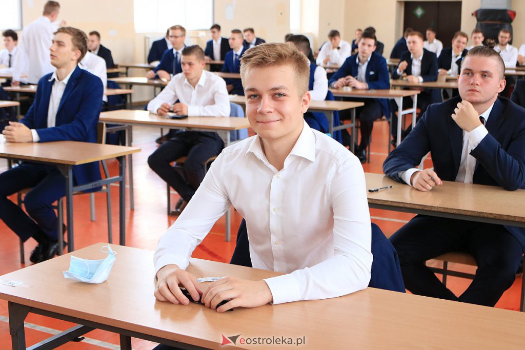 Matury 2020: Pierwszy dzień egzaminów i zmagania z językiem polskim [08.06.2020] - zdjęcie #53 - eOstroleka.pl
