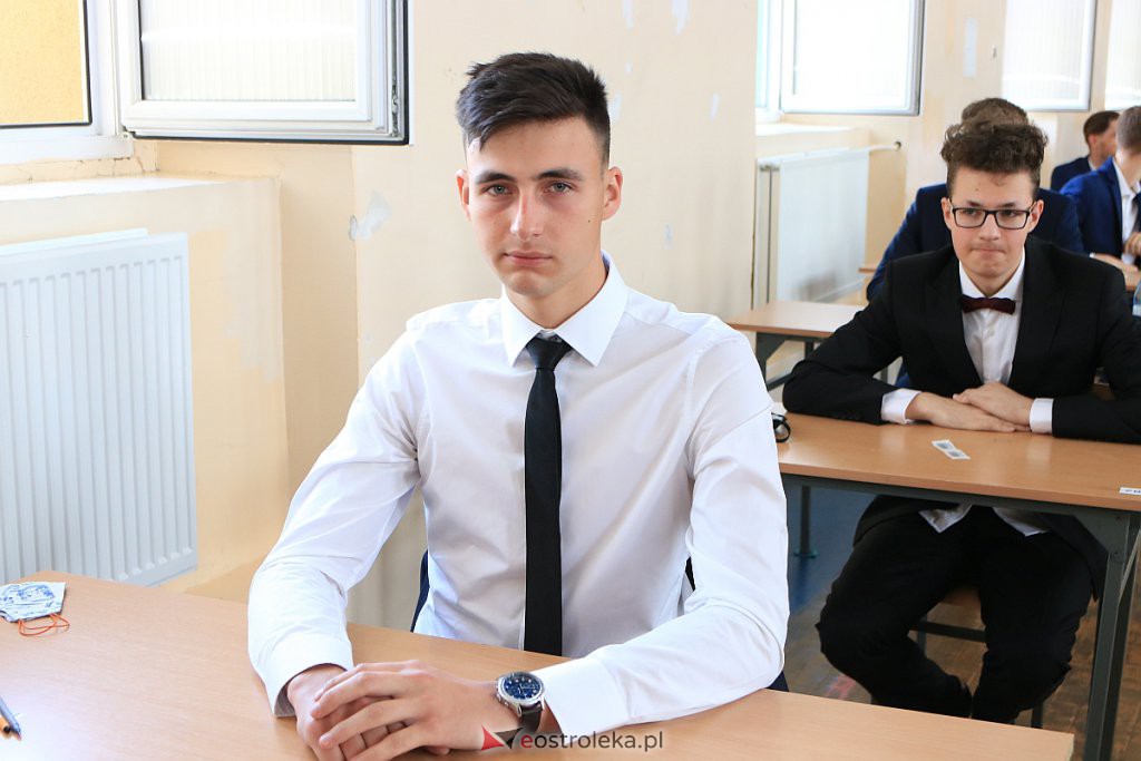 Matury 2020: Pierwszy dzień egzaminów i zmagania z językiem polskim [08.06.2020] - zdjęcie #2 - eOstroleka.pl