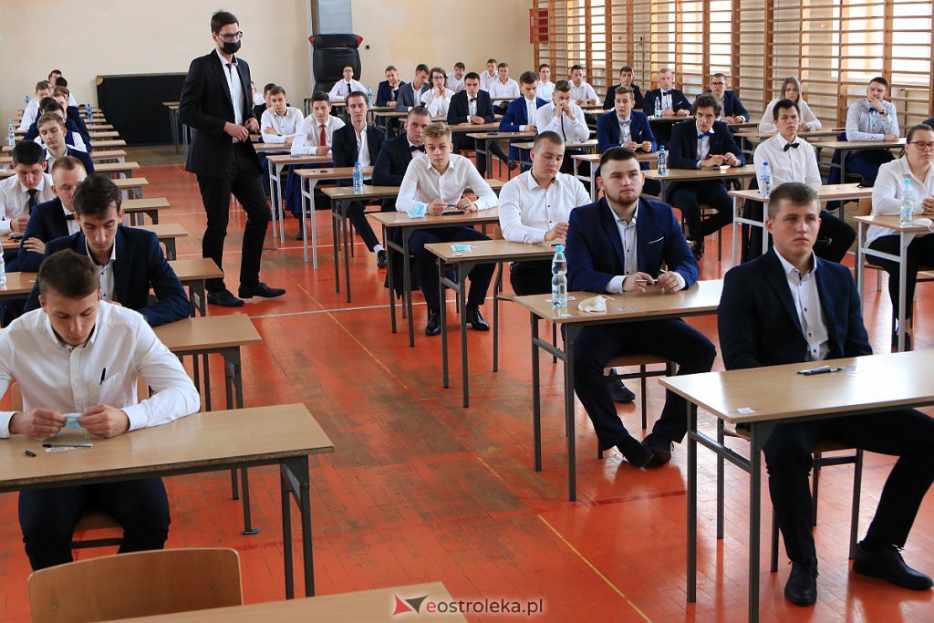 Matury 2020: Pierwszy dzień egzaminów i zmagania z językiem polskim [08.06.2020] - zdjęcie #26 - eOstroleka.pl