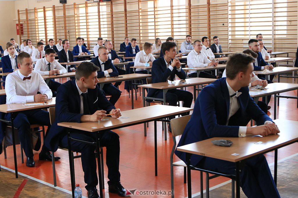 Matury 2020: Pierwszy dzień egzaminów i zmagania z językiem polskim [08.06.2020] - zdjęcie #16 - eOstroleka.pl