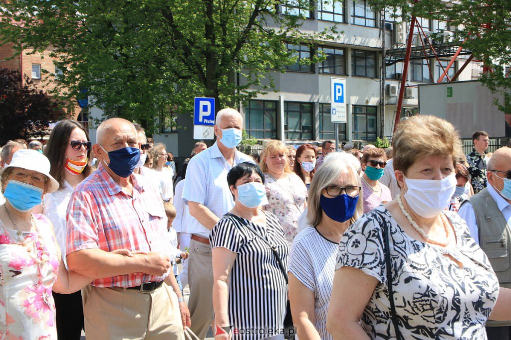 Boże Ciało 2020: Procesja z sanktuarium pw. św. Antoniego Padewskiego w Ostrołęce - zdjęcie #105 - eOstroleka.pl