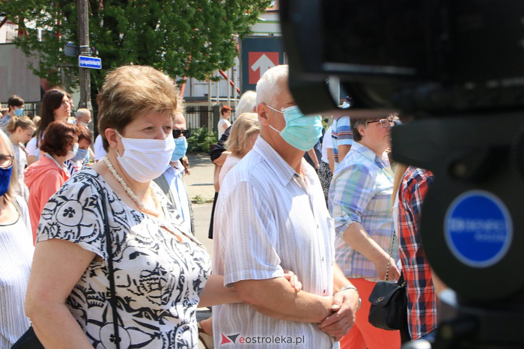 Boże Ciało 2020: Procesja z sanktuarium pw. św. Antoniego Padewskiego w Ostrołęce - zdjęcie #104 - eOstroleka.pl
