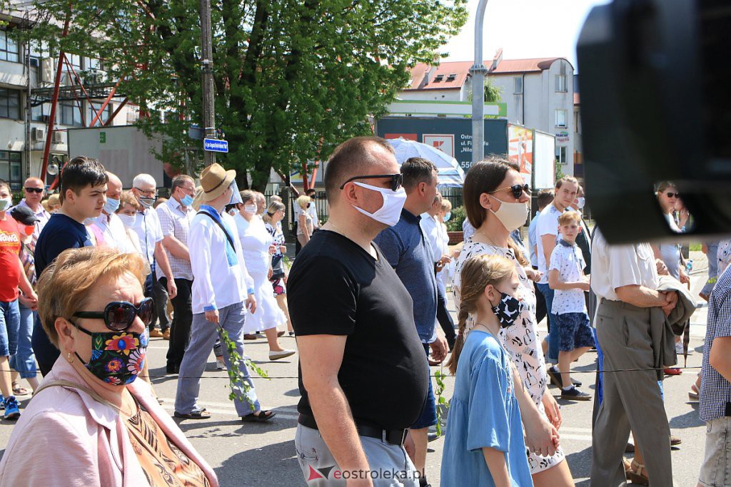 Boże Ciało 2020: Procesja z sanktuarium pw. św. Antoniego Padewskiego w Ostrołęce - zdjęcie #84 - eOstroleka.pl