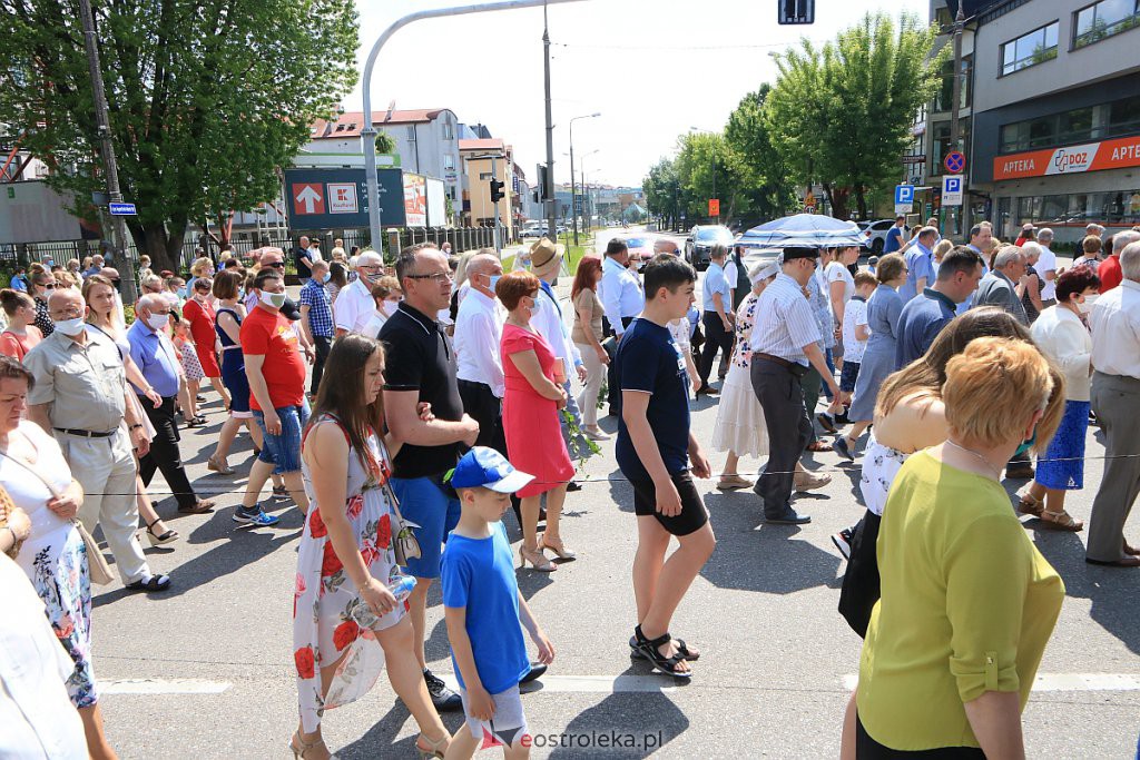 Boże Ciało 2020: Procesja z sanktuarium pw. św. Antoniego Padewskiego w Ostrołęce - zdjęcie #81 - eOstroleka.pl