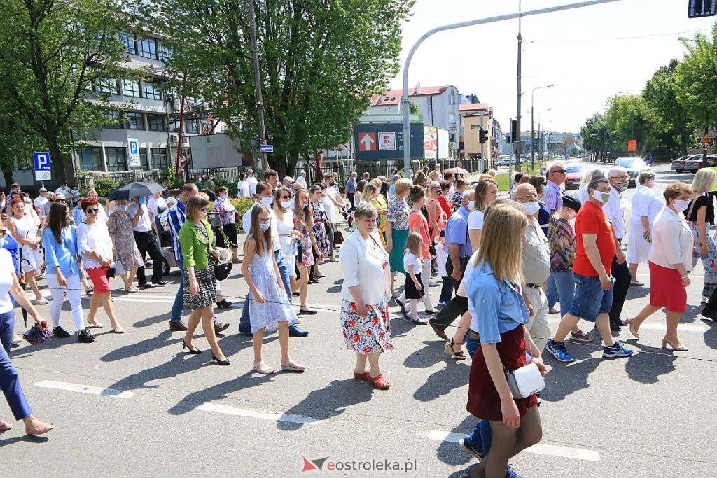 Boże Ciało 2020: Procesja z sanktuarium pw. św. Antoniego Padewskiego w Ostrołęce - zdjęcie #77 - eOstroleka.pl