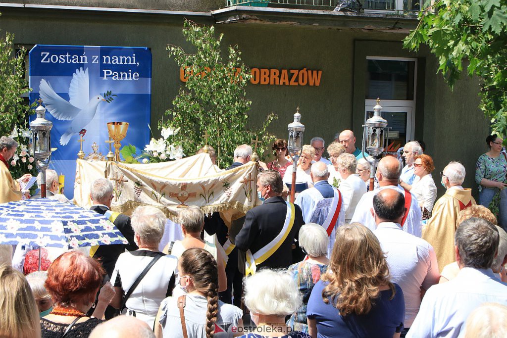 Boże Ciało 2020: Procesja z sanktuarium pw. św. Antoniego Padewskiego w Ostrołęce - zdjęcie #71 - eOstroleka.pl