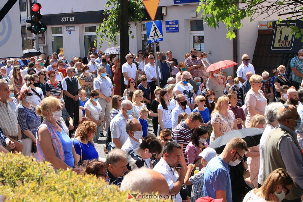 Boże Ciało 2020: Procesja z sanktuarium pw. św. Antoniego Padewskiego w Ostrołęce - zdjęcie #31 - eOstroleka.pl