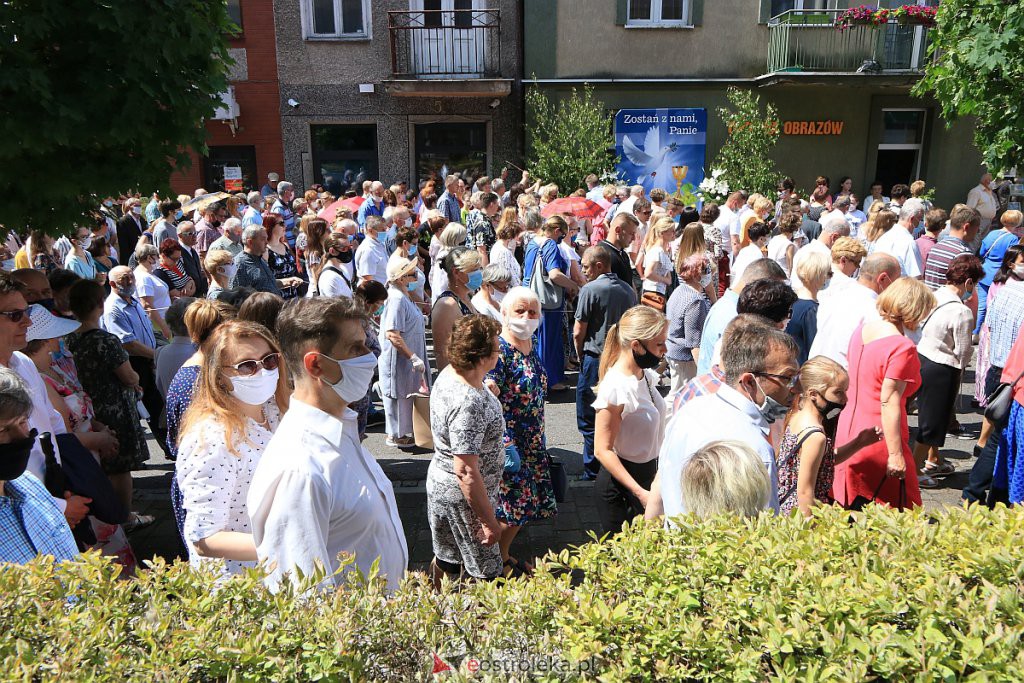 Boże Ciało 2020: Procesja z sanktuarium pw. św. Antoniego Padewskiego w Ostrołęce - zdjęcie #28 - eOstroleka.pl