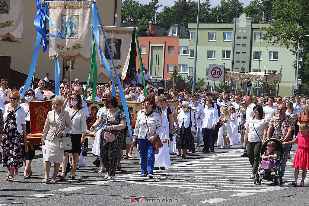 Boże Ciało 2020: Procesja z parafii św. Franciszka z Asyżu w Ostrołęce - zdjęcie #68 - eOstroleka.pl