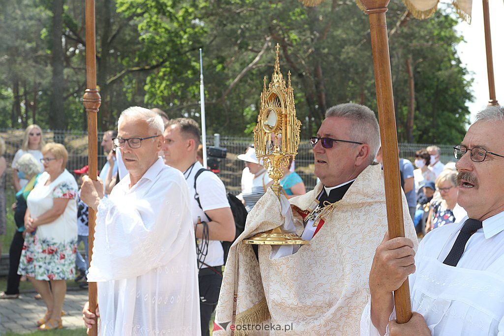 Boże Ciało 2020: Procesja z parafii św. Franciszka z Asyżu w Ostrołęce - zdjęcie #42 - eOstroleka.pl