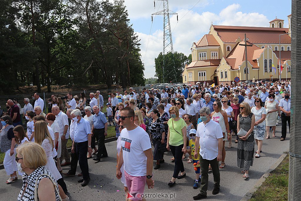 Boże Ciało 2020: Procesja z parafii św. Franciszka z Asyżu w Ostrołęce - zdjęcie #30 - eOstroleka.pl
